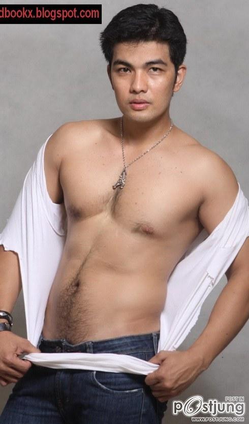 ดาราหนุ่มปินอยเขานิยม ล่ำแบบนี้