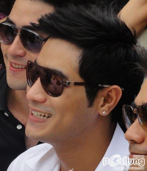 แว่นตากับหนุ่มหล่อ