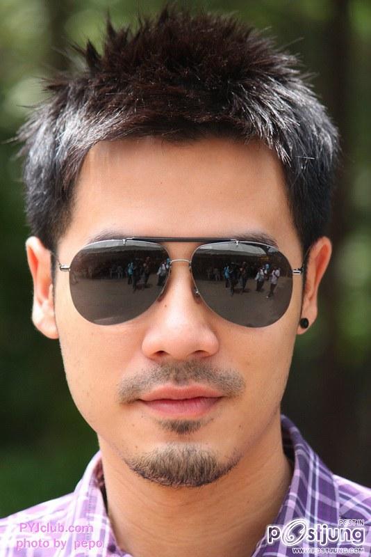 แว่นตากับหนุ่มหล่อ