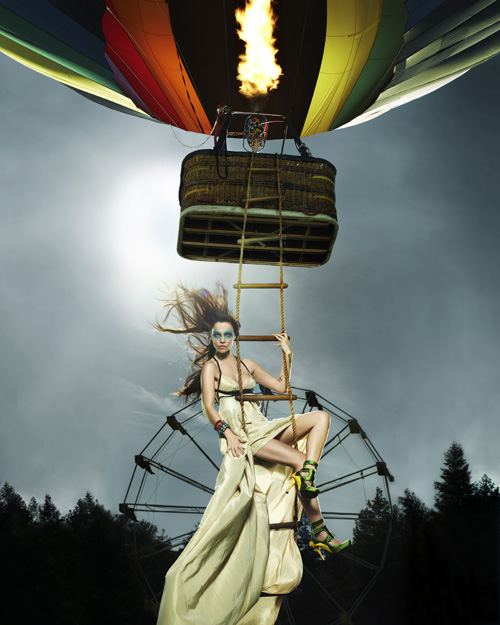 ไฮแฟชั่น ปีนบันไดขึ้นบอลลูน