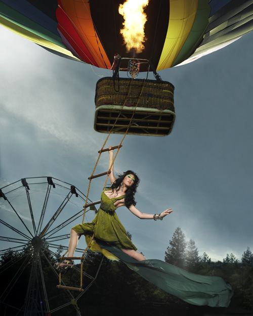 ไฮแฟชั่น ปีนบันไดขึ้นบอลลูน