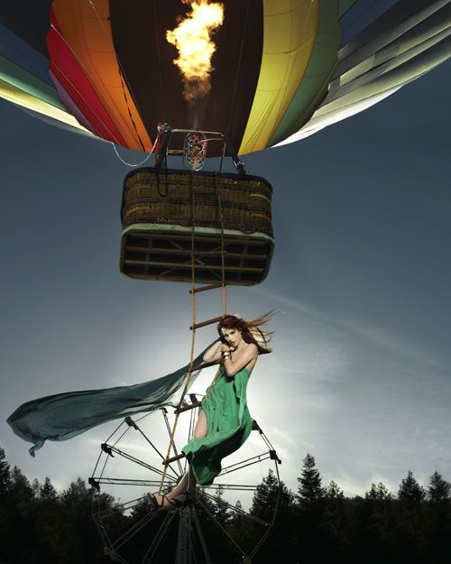 ไฮแฟชั่น ปีนบันไดขึ้นบอลลูน