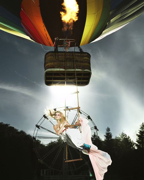 ไฮแฟชั่น ปีนบันไดขึ้นบอลลูน