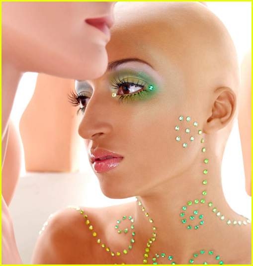 ไฮแฟชั่น บิวตี้ช็อทหัวโล้น และติดคริสตัลจาก สวารอฟสกี้