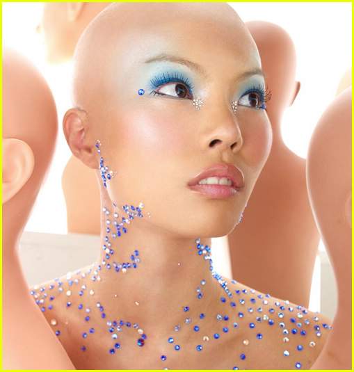 ไฮแฟชั่น บิวตี้ช็อทหัวโล้น และติดคริสตัลจาก สวารอฟสกี้