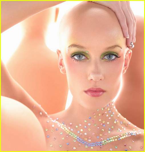 ไฮแฟชั่น บิวตี้ช็อทหัวโล้น และติดคริสตัลจาก สวารอฟสกี้