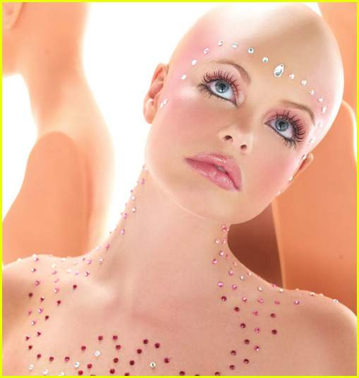 ไฮแฟชั่น บิวตี้ช็อทหัวโล้น และติดคริสตัลจาก สวารอฟสกี้