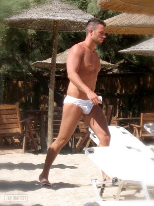 มองหาใครครับ