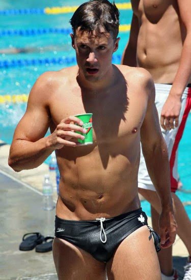 หนุ่มนักกีฬาสุดเซ็กซี่