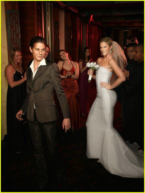 ไฮแฟชั่น เลียนแบบคู่รักที่มีชื่อเสียง ในวงการฮอลลีวู้ด