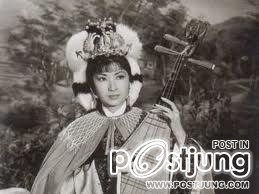 "ความงามที่ทำให้แม้แต่ฝูงนกยังต้องร่วงหล่นจากท้องฟ้า" (so beautiful as to make flying geese fall)