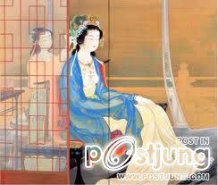 "ความงามที่ทำให้แม้แต่มวลหมู่ดอกไม้ยังต้องละอาย" (a face that would make all flowers feel shameful)