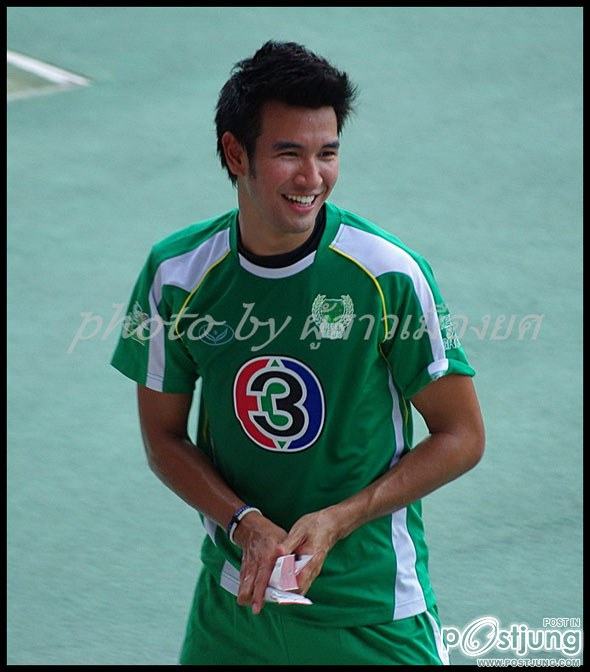 ดารากับชุดเต๊ะบอล