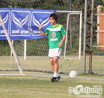 ดารากับชุดเต๊ะบอล