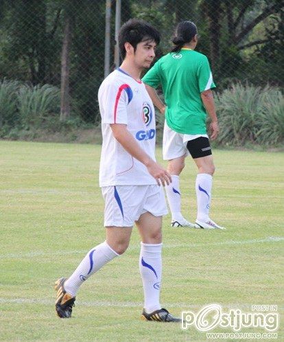 ดารากับชุดเต๊ะบอล