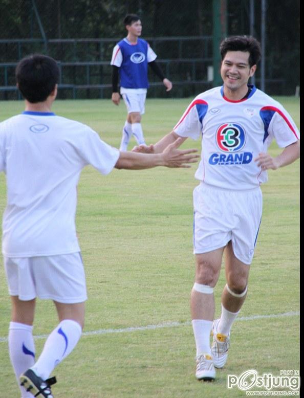 ดารากับชุดเต๊ะบอล