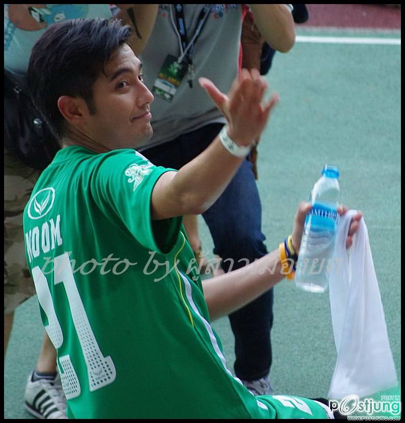 ดารากับชุดเต๊ะบอล