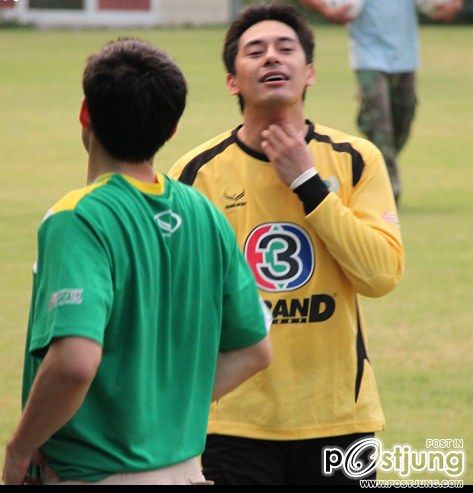 ดารากับชุดเต๊ะบอล