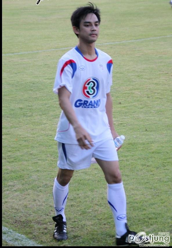 ดารากับชุดเต๊ะบอล