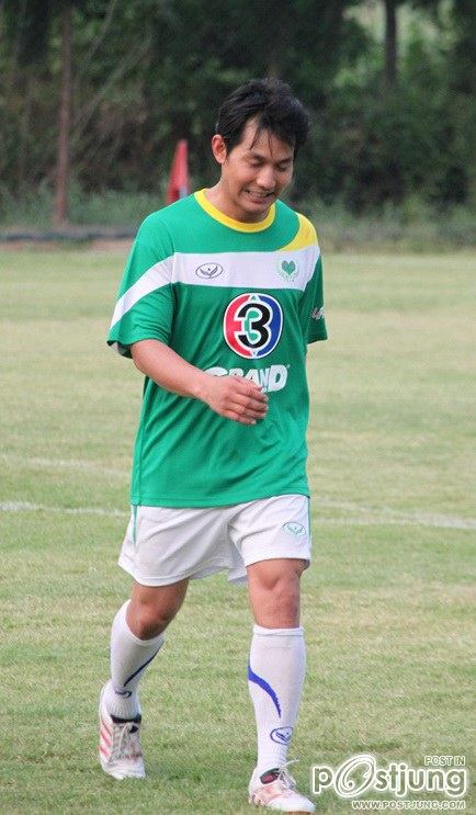 ดารากับชุดเต๊ะบอล