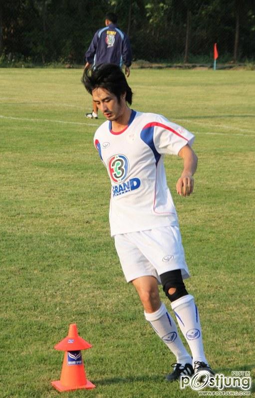 ดารากับชุดเต๊ะบอล