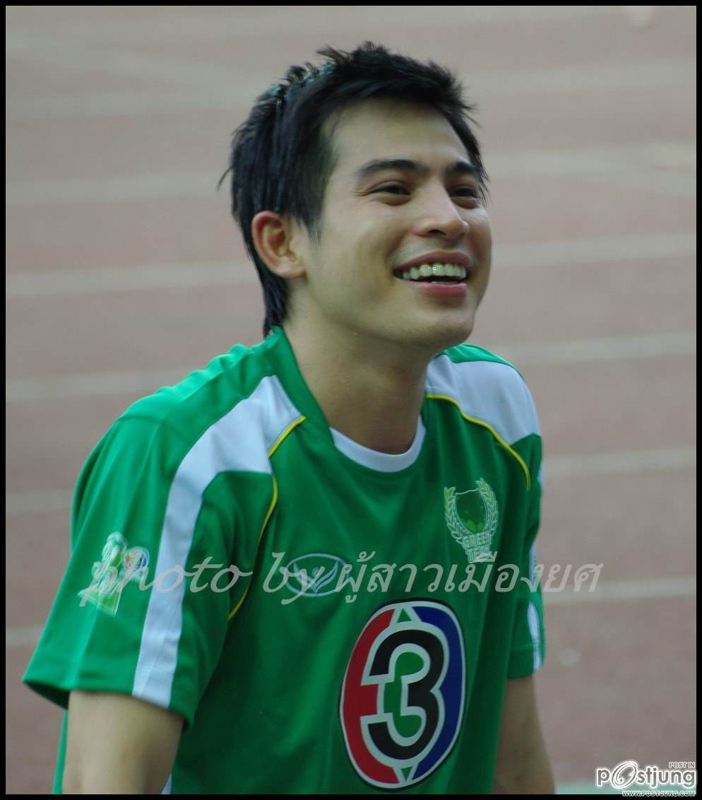 ดารากับชุดเต๊ะบอล