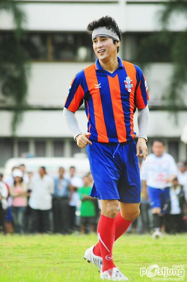 ดารากับชุดเต๊ะบอล