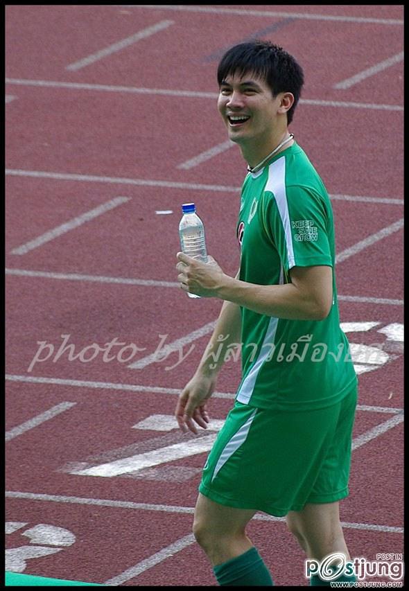 ดารากับชุดเต๊ะบอล