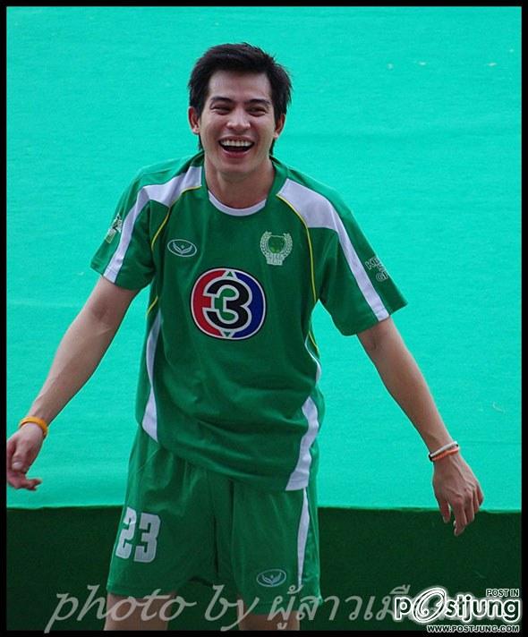 ดารากับชุดเต๊ะบอล