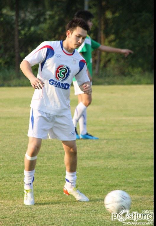 ดารากับชุดเต๊ะบอล