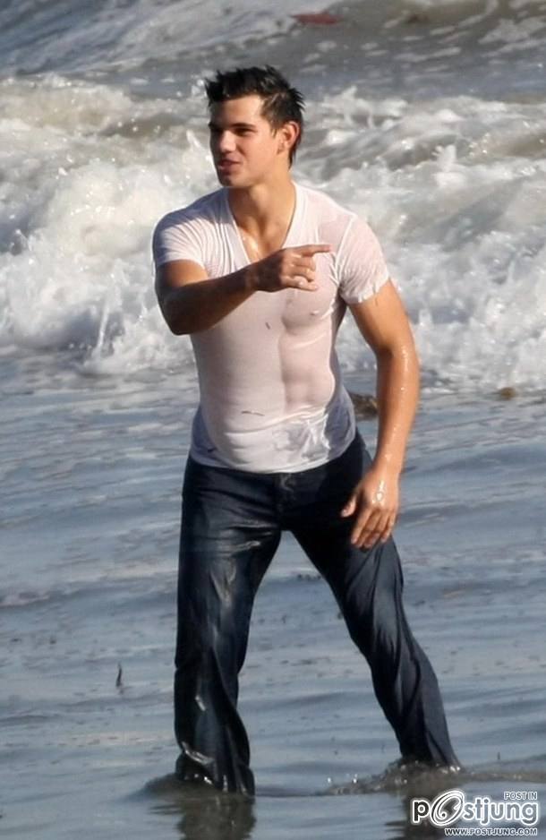 Taylor  Lautner หมาป่าหล่อมาก