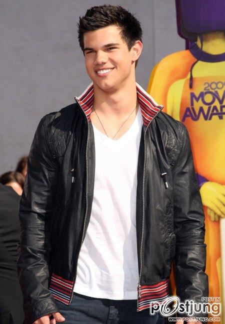 Taylor  Lautner หมาป่าหล่อมาก