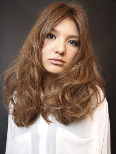 ทรงผมสำหรับสาวหน้าเหลี่ยม