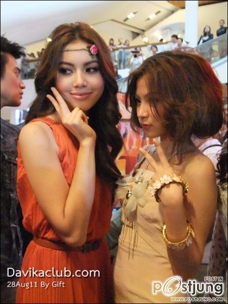 ใหม่-ดาวิก้า & ใบเฟิร์น-พิมพ์ชนก งานเปิดร้าน Krispy Kreme สาขา2 @เซ็นทรัลลาดพร้าว