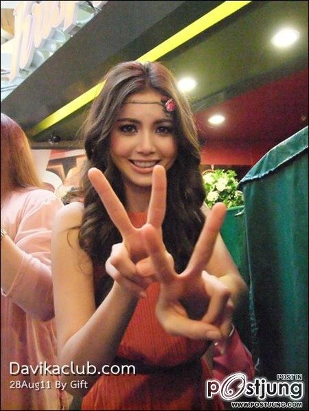 ใหม่-ดาวิก้า & ใบเฟิร์น-พิมพ์ชนก งานเปิดร้าน Krispy Kreme สาขา2 @เซ็นทรัลลาดพร้าว