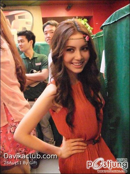 ใหม่-ดาวิก้า & ใบเฟิร์น-พิมพ์ชนก งานเปิดร้าน Krispy Kreme สาขา2 @เซ็นทรัลลาดพร้าว