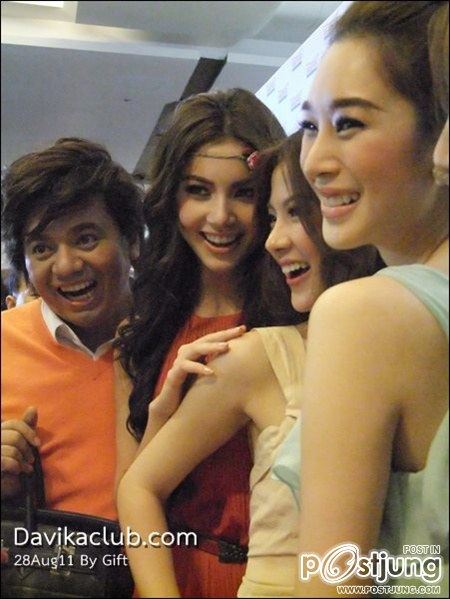 ใหม่-ดาวิก้า & ใบเฟิร์น-พิมพ์ชนก งานเปิดร้าน Krispy Kreme สาขา2 @เซ็นทรัลลาดพร้าว