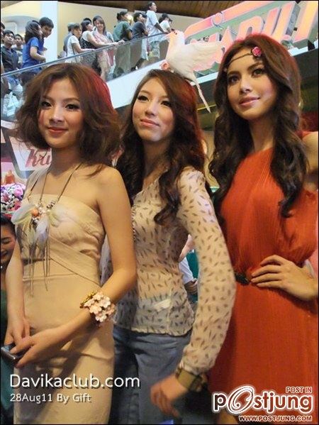 ใหม่-ดาวิก้า & ใบเฟิร์น-พิมพ์ชนก งานเปิดร้าน Krispy Kreme สาขา2 @เซ็นทรัลลาดพร้าว