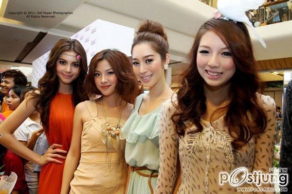 ใหม่-ดาวิก้า & ใบเฟิร์น-พิมพ์ชนก งานเปิดร้าน Krispy Kreme สาขา2 @เซ็นทรัลลาดพร้าว