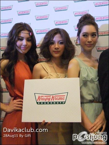 ใหม่-ดาวิก้า & ใบเฟิร์น-พิมพ์ชนก งานเปิดร้าน Krispy Kreme สาขา2 @เซ็นทรัลลาดพร้าว