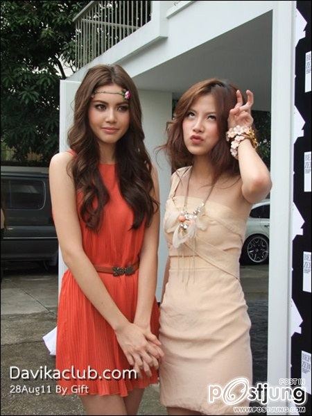 ใหม่-ดาวิก้า & ใบเฟิร์น-พิมพ์ชนก งานเปิดร้าน Krispy Kreme สาขา2 @เซ็นทรัลลาดพร้าว