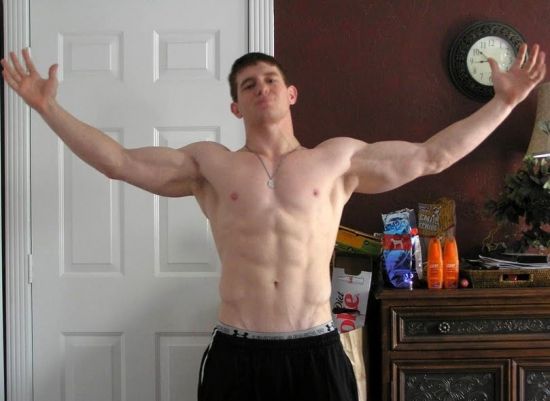 วงแขนชายหนุ่ม