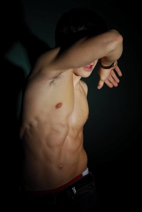 วงแขนชายหนุ่ม