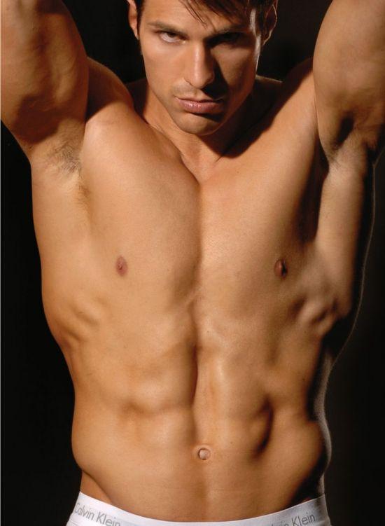 วงแขนชายหนุ่ม