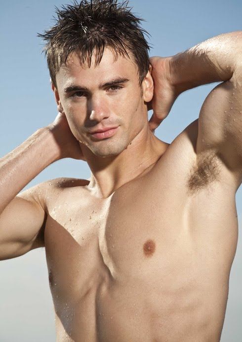 วงแขนชายหนุ่ม