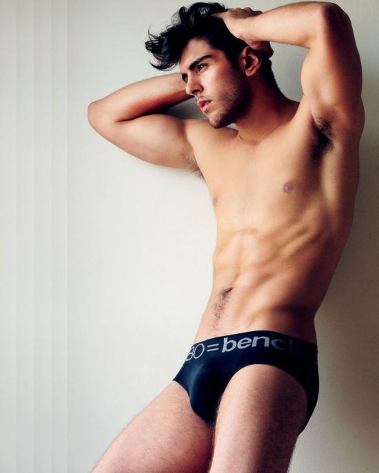 วงแขนชายหนุ่ม