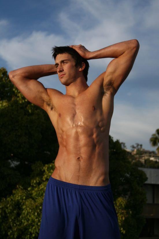 วงแขนชายหนุ่ม