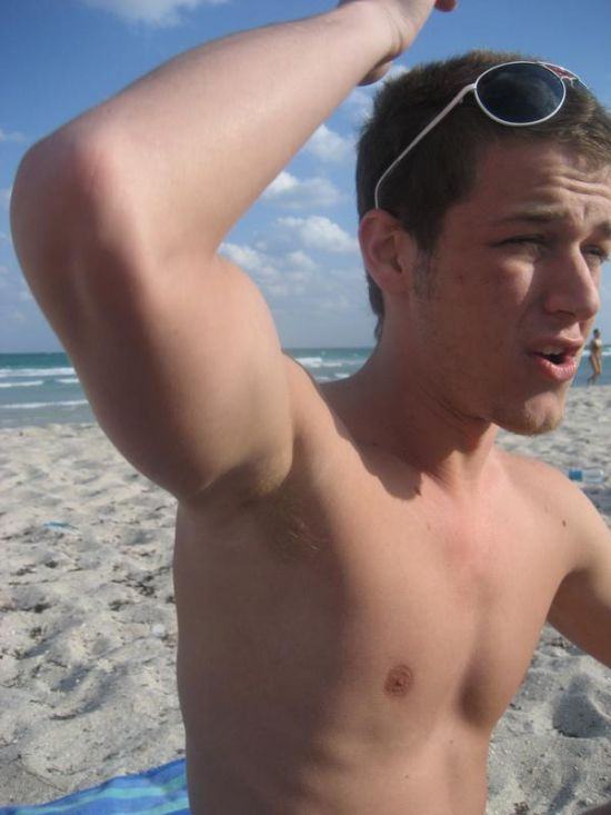 วงแขนชายหนุ่ม