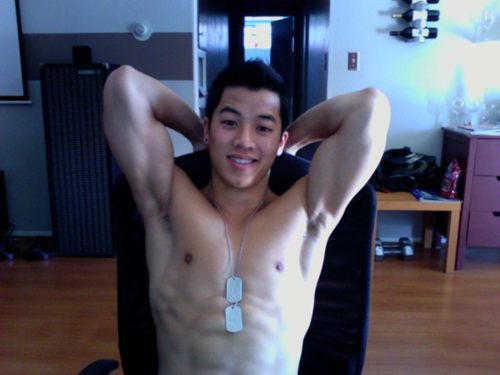 วงแขนชายหนุ่ม