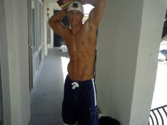 ท่าโพสเซ็กซี่ของหนุ่มเซ็กซี่